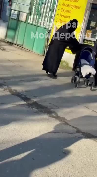 У матери двухлетнего ребенка, умершего от истощения в Дербенте, обнаружены психические отклонения, сообщил источник РЕН ТВ