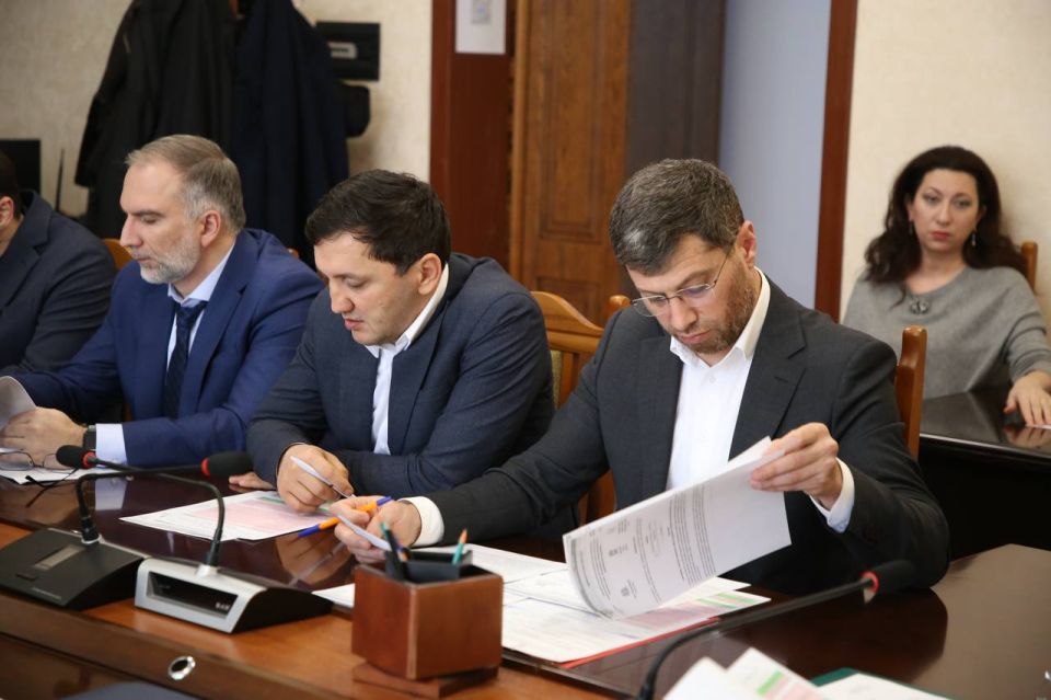 В Министерстве экономики и территориального развития Республики Дагестан продолжается серия рабочих встреч, нацеленных на повышение позиций региона в Национальном рейтинге состояния инвестиционного климата в субъектах... В Министерстве экономики и территориального развития Республики Дагестан продолжается серия рабочих встреч, нацеленных на повышение позиций региона в Национальном рейтинге состояния инвестиционного климата в субъектах...