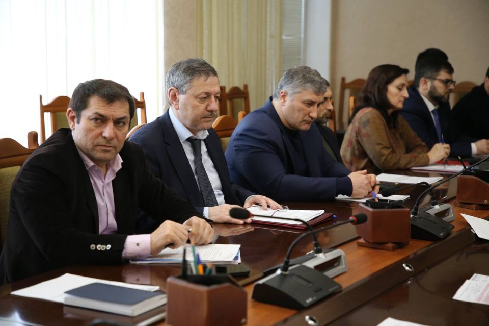 В Министерстве экономики и территориального развития Республики Дагестан продолжается серия рабочих встреч, нацеленных на повышение позиций региона в Национальном рейтинге состояния инвестиционного климата в субъектах... В Министерстве экономики и территориального развития Республики Дагестан продолжается серия рабочих встреч, нацеленных на повышение позиций региона в Национальном рейтинге состояния инвестиционного климата в субъектах...