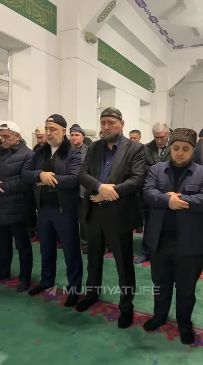 После завершения ифтара в шатре «Рамадан», организованного по инициативе Председателя Правительства Республики Дагестан Абдулмуслима Абдулмуслимова, его участники направились в центральную мечеть Махачкалы, где совершили...