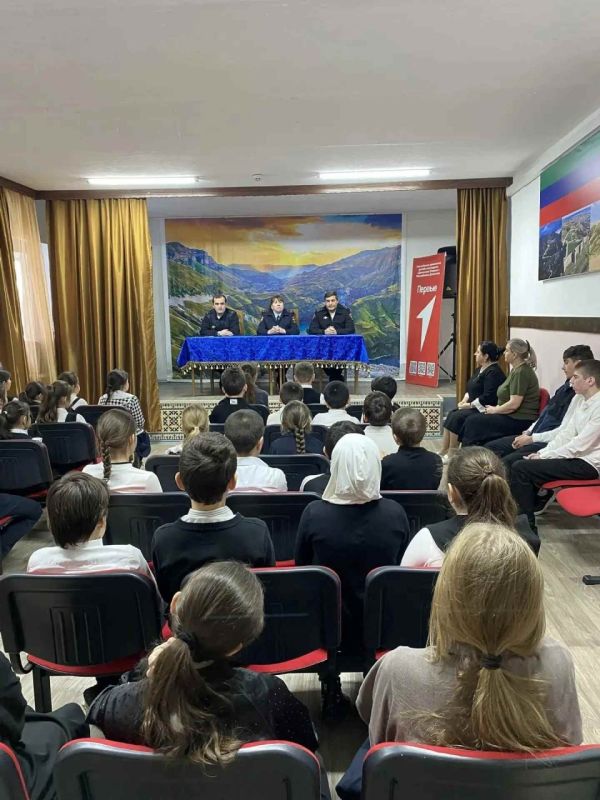 В школе города Хасавюрта прошла профилактическая встреча учащихся с представителями правоохранительных органов