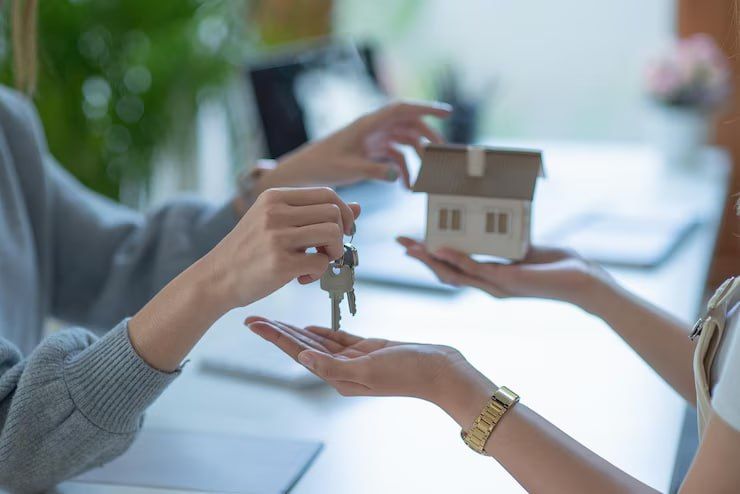 В Республике Дагестан вопрос защиты покупателей жилья особенно актуален: в регионе фиксируются обращения граждан, столкнувшихся с недобросовестными схемами при покупке квартир