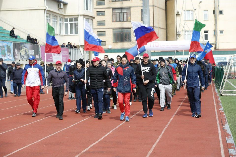 Не менее 90 тысяч дагестанцев планируется привлечь к выполнению нормативов комплекса ГТО в текущем году, заявил Сажид Сажидов на коллегии Минспорта