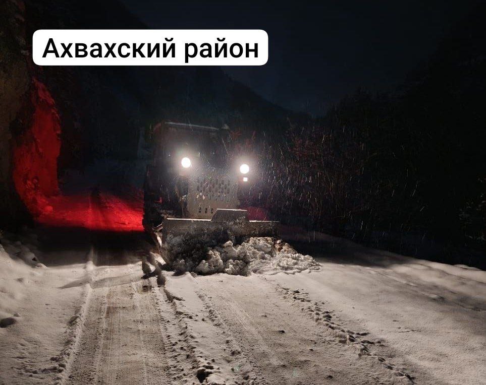 Зимнее содержание. В связи с ухудшением погодных условий сопровождающимся интенсивным снегопадом дорожные службы работают в круглосуточном усиленном режиме