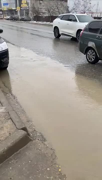 Горожане жалуются на беспорядочное положение автобусных остановок на проспекте Амет-Хана Султана в Махачкале