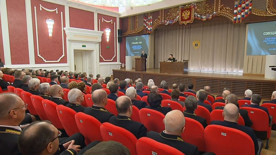 Путин предложил создать систему мониторинга для судей Верховного суда