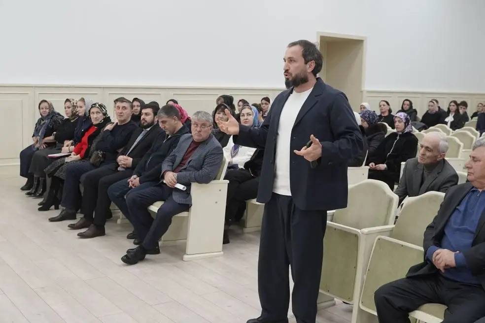 Абдурахман Махмудов провел выездное совещание по вопросу поддержки участников СВО в Кизилюрте Абдурахман Махмудов провел выездное совещание по вопросу поддержки участников СВО в Кизилюрте