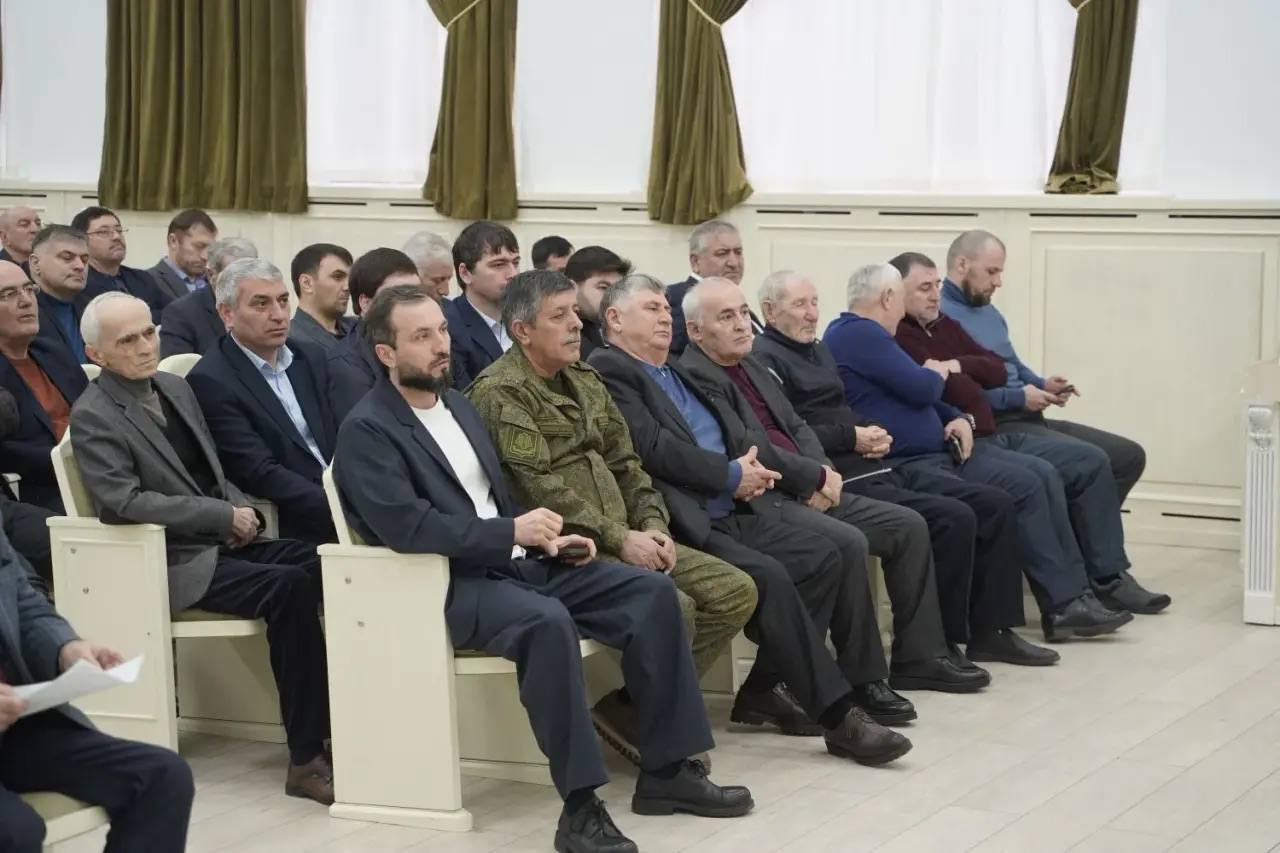Абдурахман Махмудов провел выездное совещание по вопросу поддержки участников СВО в Кизилюрте Абдурахман Махмудов провел выездное совещание по вопросу поддержки участников СВО в Кизилюрте