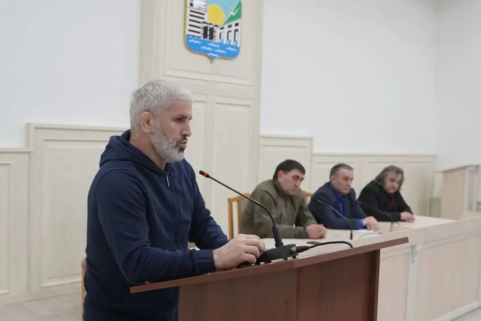 Абдурахман Махмудов провел выездное совещание по вопросу поддержки участников СВО в Кизилюрте Абдурахман Махмудов провел выездное совещание по вопросу поддержки участников СВО в Кизилюрте