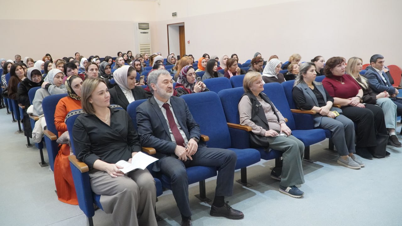 В Каспийске обсудили будущее наставничества в образовании! В Каспийске обсудили будущее наставничества в образовании!