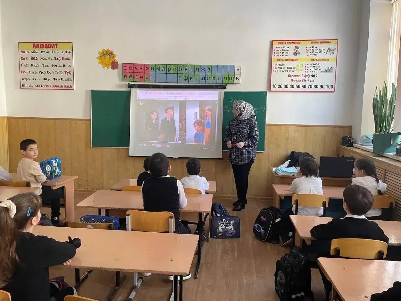 В школах Хасавюрта состоялись занятия «Разговоры о важном» В школах Хасавюрта состоялись занятия «Разговоры о важном»