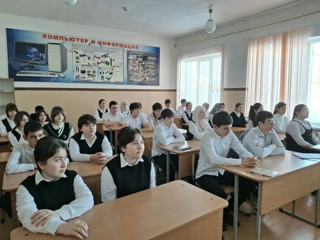 В школах Хасавюрта состоялись занятия «Разговоры о важном» В школах Хасавюрта состоялись занятия «Разговоры о важном»