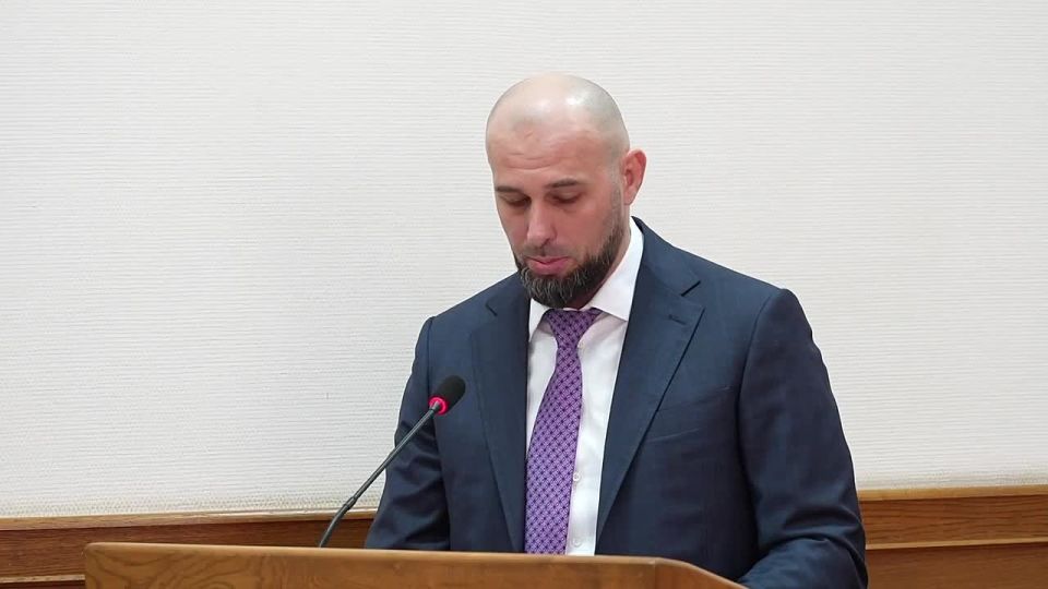 Первый заместитель мэра столицы Гаджимурад Муртузалиев подробно проинформировал о проделанной работе подведомственных учреждений.