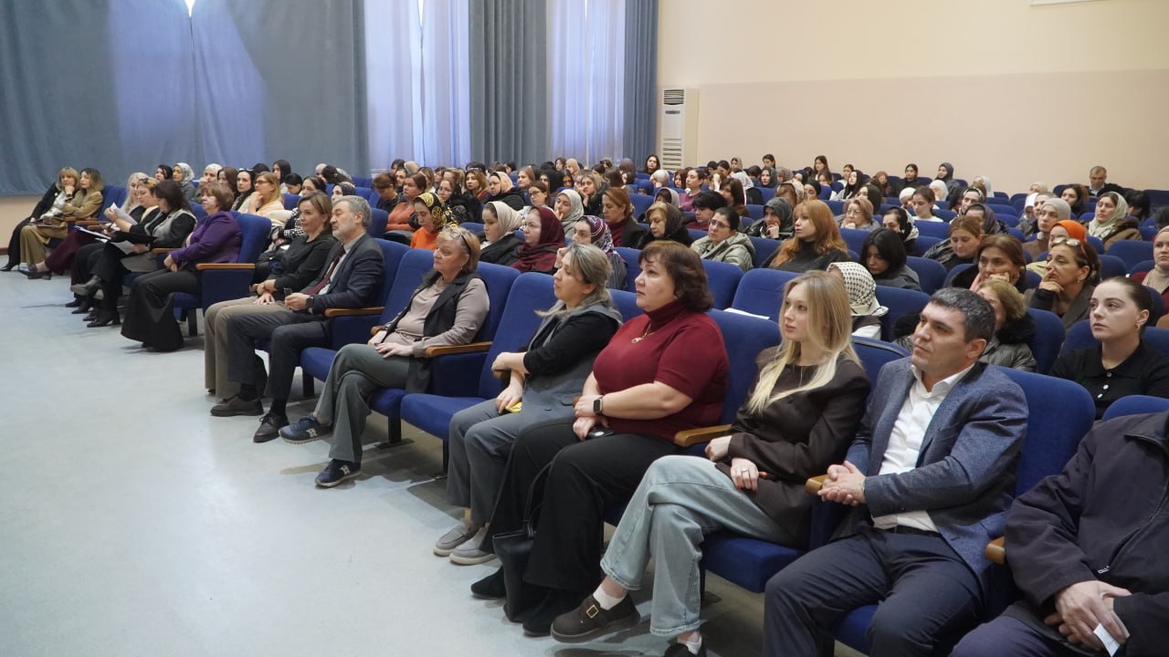 В Каспийске обсудили будущее наставничества в образовании!