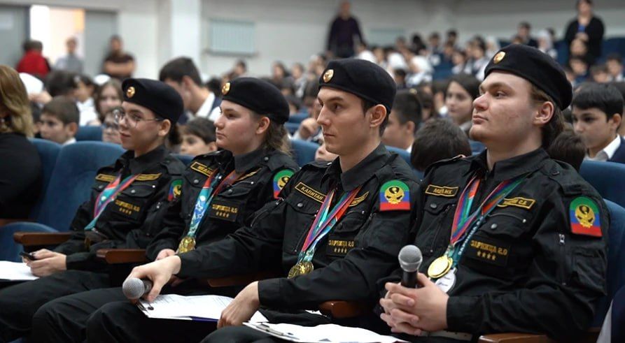 Вдохновение от чемпионов: в Республиканском центре образования встретились с победителями «Зарницы 2.0»!