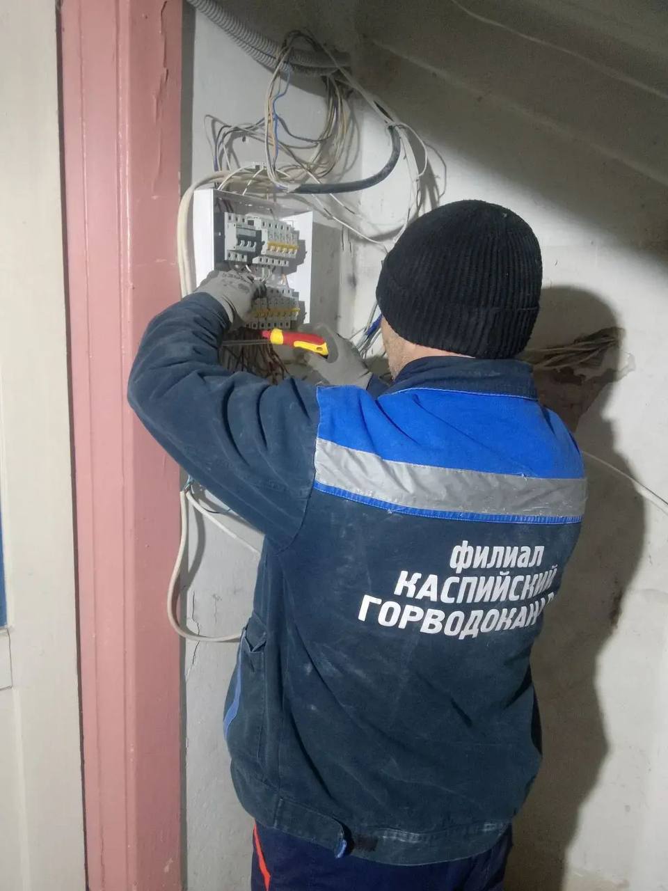 Аварийно-восстановительная бригада Республики Дагестан выполнила работы по стабилизации электроснабжения в здании администрации Михайловского района Запорожской области