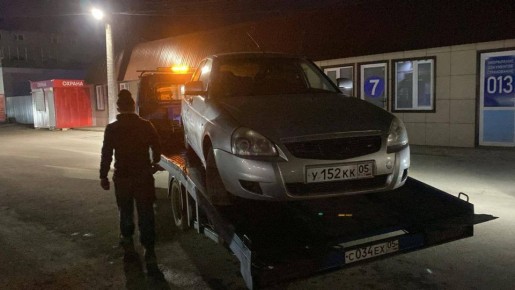 На улице Бейбулатова, в районе МРЭО, проведена эвакуация брошенных и разукомплектованных автомобилей