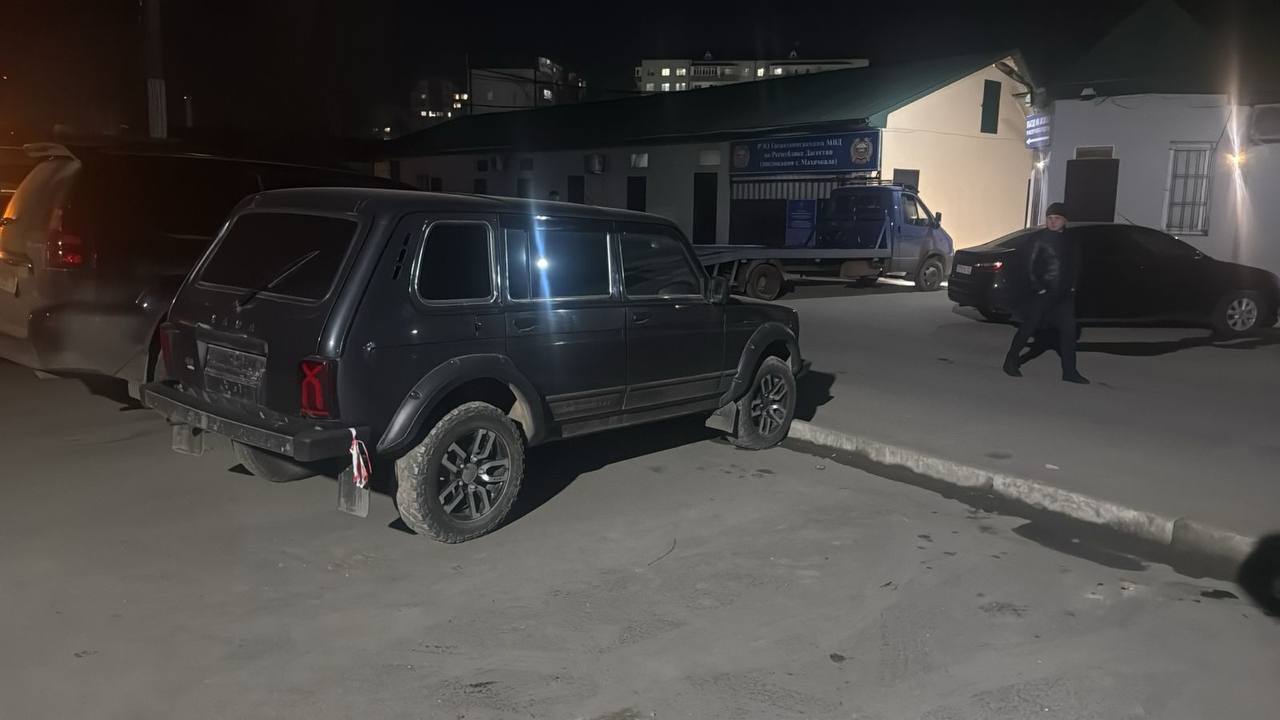 На улице Бейбулатова, в районе МРЭО, проведена эвакуация брошенных и разукомплектованных автомобилей На улице Бейбулатова, в районе МРЭО, проведена эвакуация брошенных и разукомплектованных автомобилей