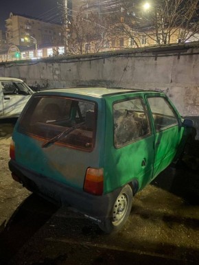 С улицы Бейбулатова, в районе МРЭО, эвакуировали брошенные и разукомплектованные автомобили