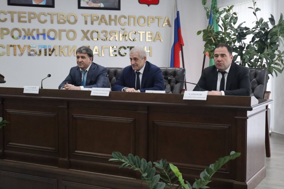 Джамбулат Салавов: Уважаемые махачкалинцы!. Сегодня принял участие в официальном представлении нового министра транспорта и дорожного хозяйства Республики Дагестан — Арсланбека Абдулмажидовича Алибекова