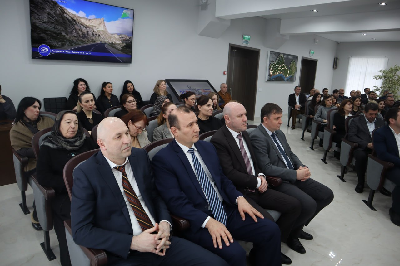 Коллективу Минтранса Дагестана представили нового руководителя Коллективу Минтранса Дагестана представили нового руководителя