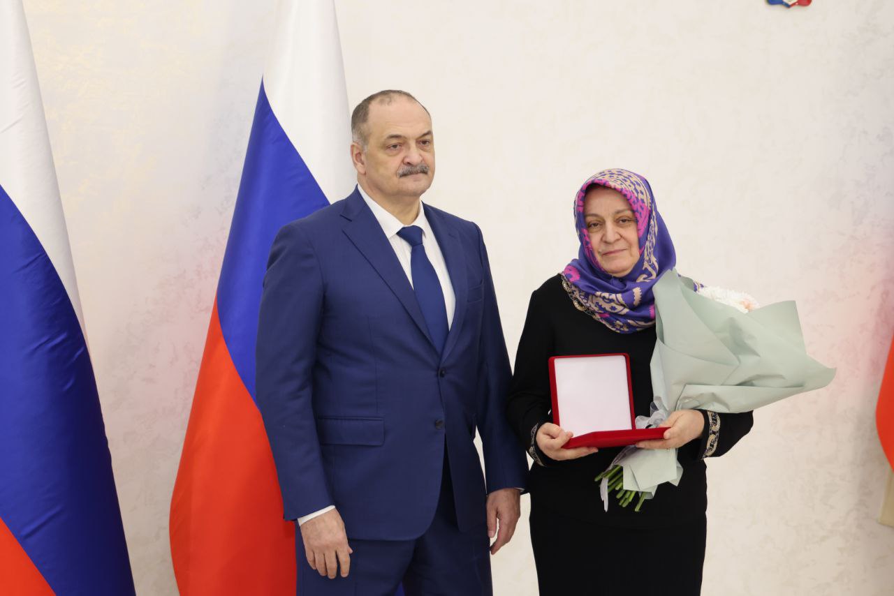 За высокие трудовые достижения и добросовестную работу награждены работники здравоохранения За высокие трудовые достижения и добросовестную работу награждены работники здравоохранения