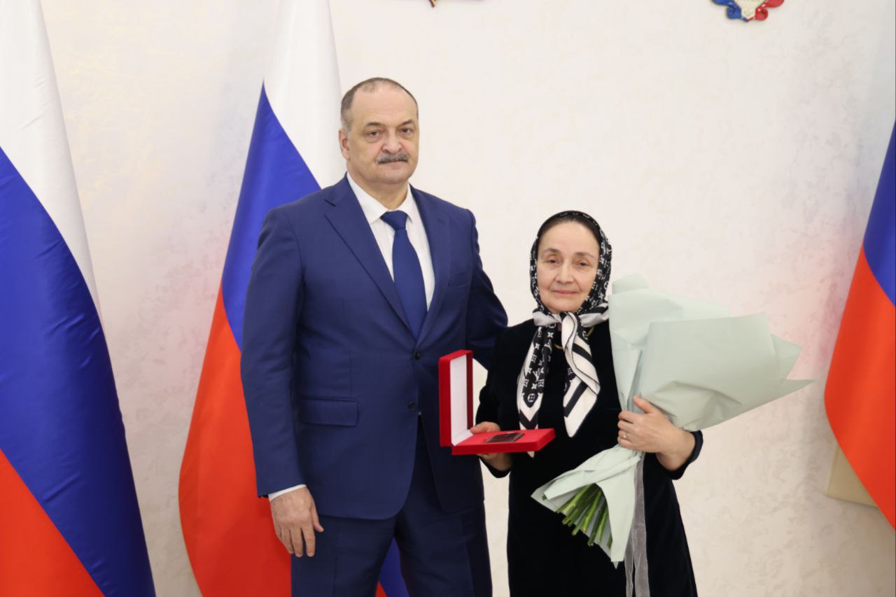 За высокие трудовые достижения и добросовестную работу награждены работники здравоохранения За высокие трудовые достижения и добросовестную работу награждены работники здравоохранения