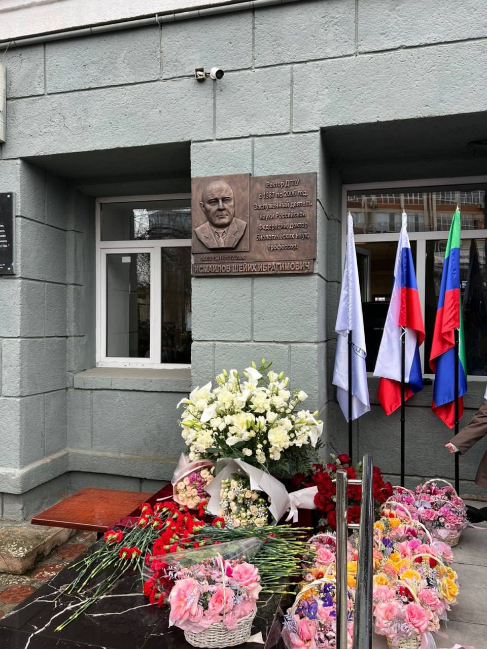 «Народный ректор»: в Дагестане почтили память Шейиха Исмаилова в день его 85-летия