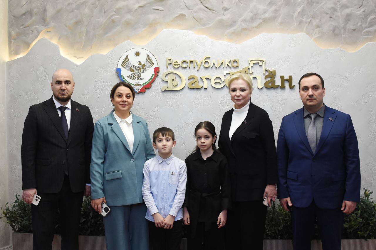 Заур Аскендеров встретился с юными чемпионами по ментальной арифметике из Бабаюрта Заур Аскендеров встретился с юными чемпионами по ментальной арифметике из Бабаюрта