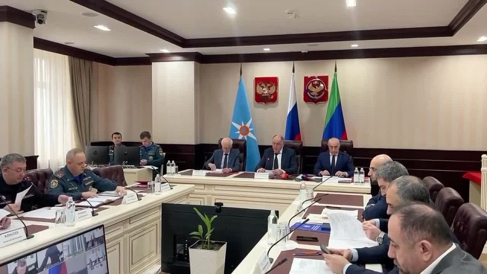 Абдулмуслим Абдулмуслимов прибыл в Ситуационный центр МЧС Дагестана