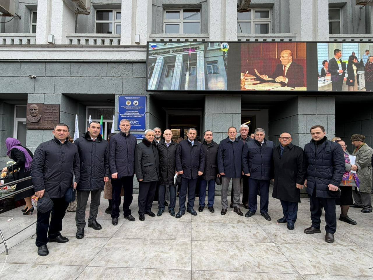 «Народный ректор»: в Дагестане почтили память Шейиха Исмаилова в день его 85-летия «Народный ректор»: в Дагестане почтили память Шейиха Исмаилова в день его 85-летия