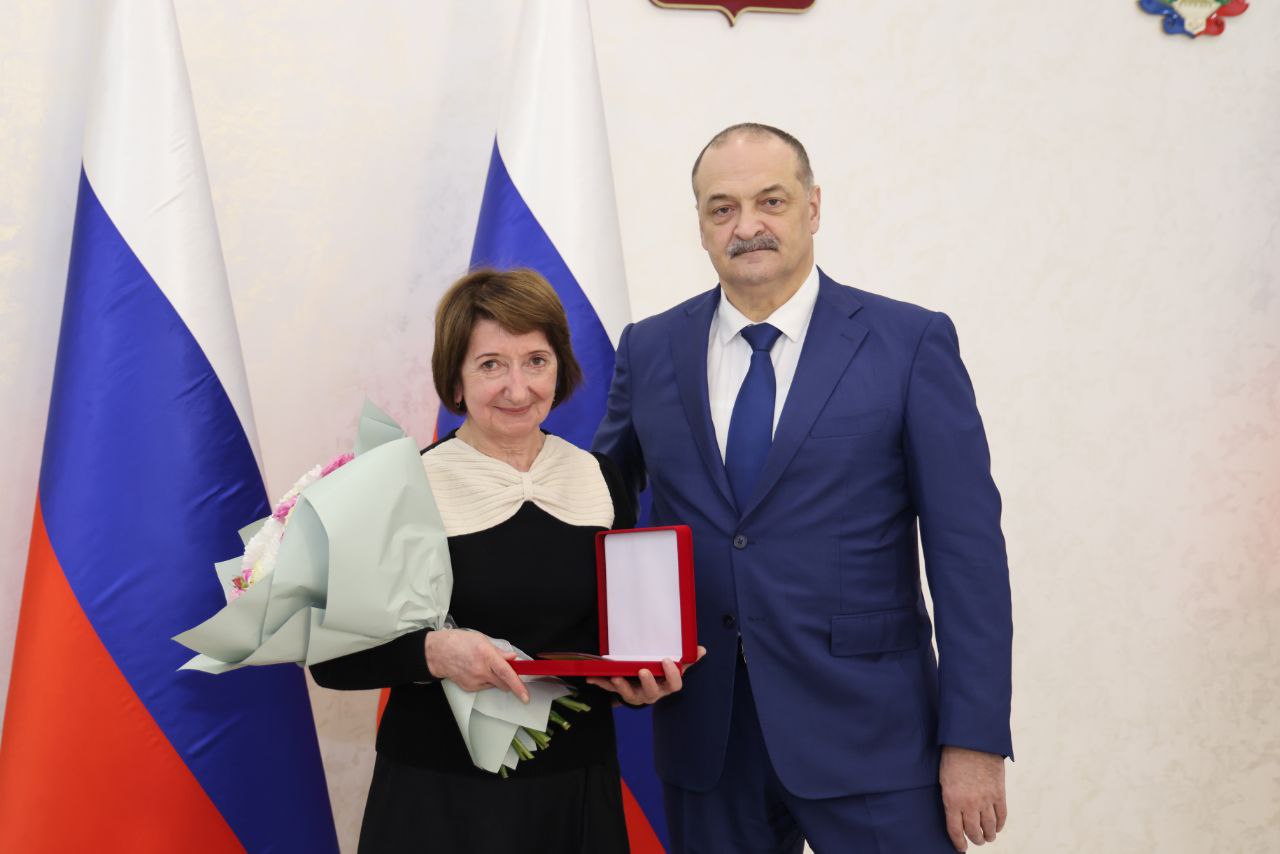 За высокие трудовые достижения и добросовестную работу награждены работники здравоохранения За высокие трудовые достижения и добросовестную работу награждены работники здравоохранения