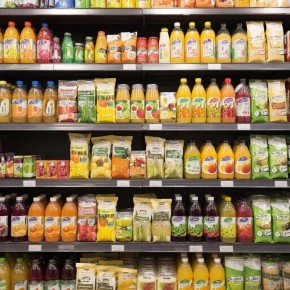 В крупных сетевых магазинах Дагестана нашли просроченные соки и молочку