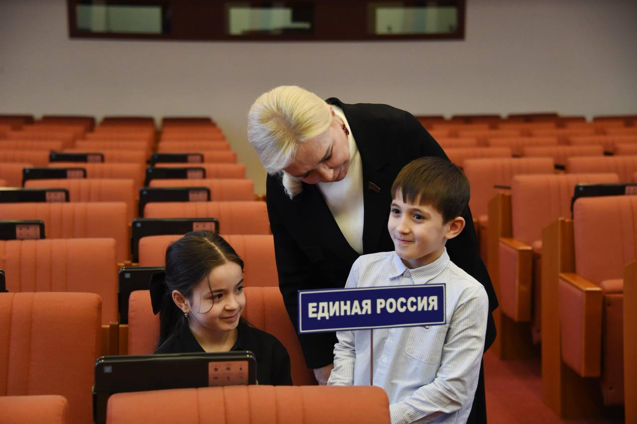 Заур Аскендеров встретился с юными чемпионами по ментальной арифметике из Бабаюрта Заур Аскендеров встретился с юными чемпионами по ментальной арифметике из Бабаюрта