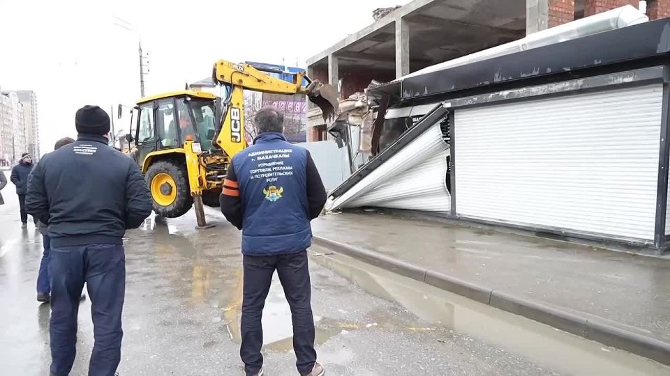 В Махачкале продолжается кампания по освобождению муниципальных земель от несанкционированных торговых точек