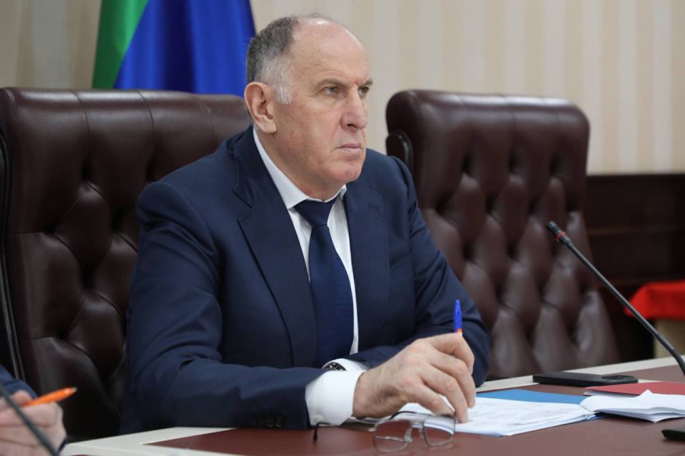 Абдулмуслим Абдулмуслимов поручил главам МО создать резервы финансовых и материальных ресурсов для ликвидации ЧС