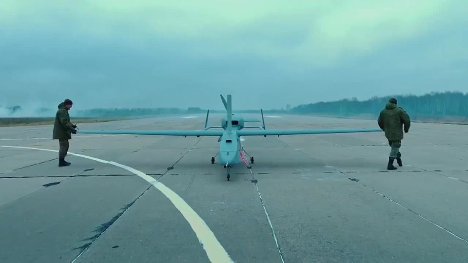 При заключении контракта о прохождении военной службы в подразделениях войск беспилотных систем военнослужащему выплачиваются единовременные денежные выплаты в размере до 1 400 000 руб.: