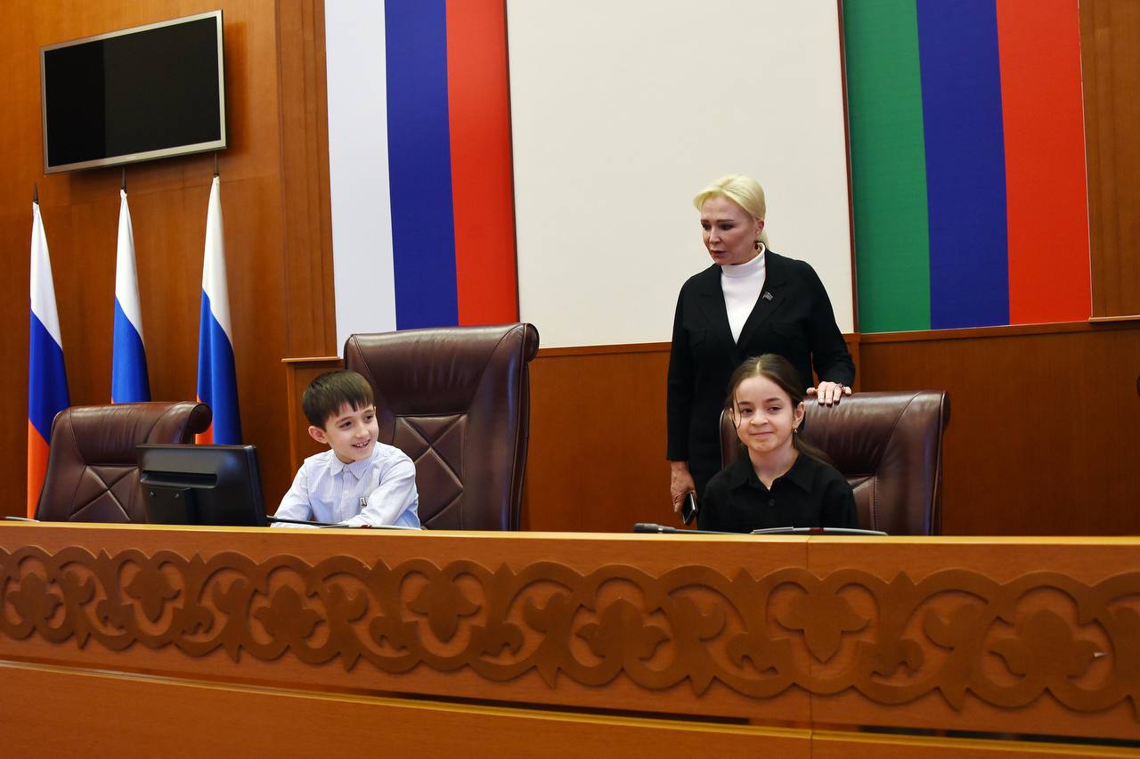 Заур Аскендеров встретился с юными чемпионами по ментальной арифметике из Бабаюрта Заур Аскендеров встретился с юными чемпионами по ментальной арифметике из Бабаюрта