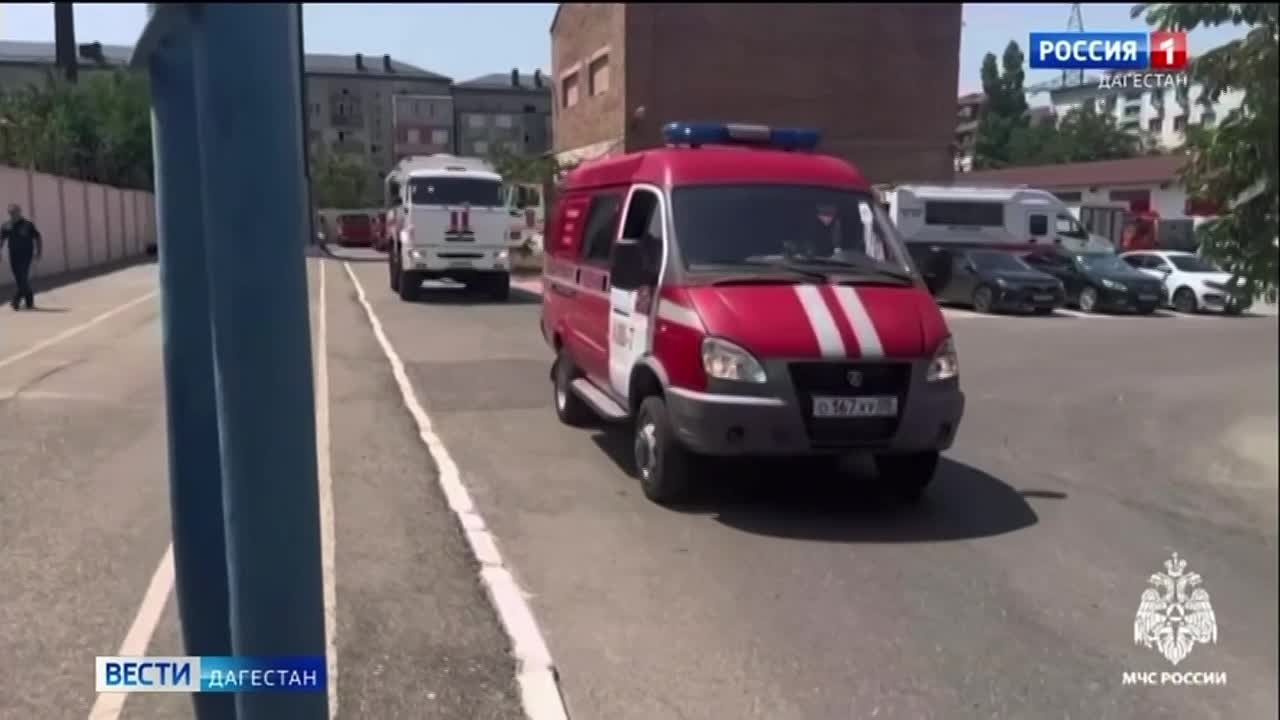 Сегодня премьер-министр Дагестана Абдулмуслим Абдулмуслимов работал в Ситуационном центре МЧС республики