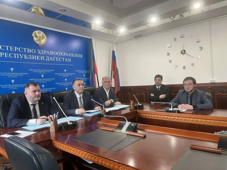Абдурахман Махмудов провел совещание по вопросу задолженности медицинских организаций в Дагестане