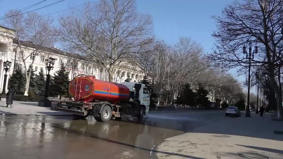 Весна пришла в Махачкалу! Город моют, чистят и готовят к цветению