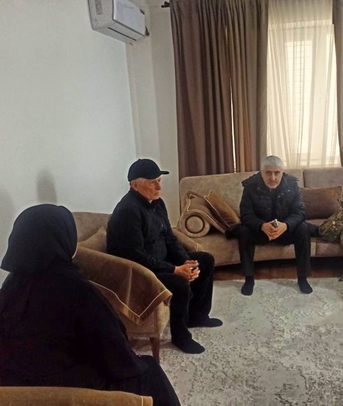 Джамалудин Нажмудинов в рамках региональной недели посетил семью погибшего в ходе СВО Рустама Магомедова, чтобы лично выразить слова поддержки и обсудить волнующие вопросы