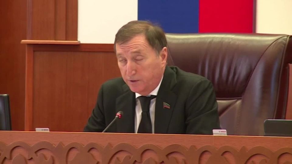 В преддверии 8 Марта спикер парламента Заур Аскендеров обратился с теплыми словами поздравлений к женщинам Дагестана