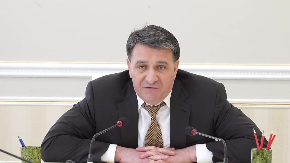 Джамбулат Салавов: Сегодня провёл встречу с родными и близкими наших земляков, участников специальной военной операции, которые отдали свои жизни, защищая Родину