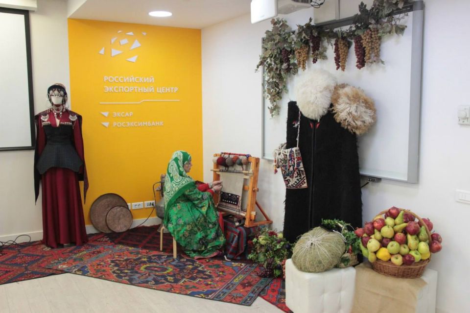 В рамках Дня Республики Дагестан в Российском экспортном центре был организован стенд, на котором свою продукцию представили более 20 предпринимателей
