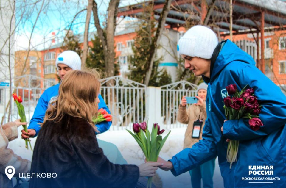 В Международный женский день активисты и сторонники Единой России организовали поздравления по всей стране В Международный женский день активисты и сторонники Единой России организовали поздравления по всей стране