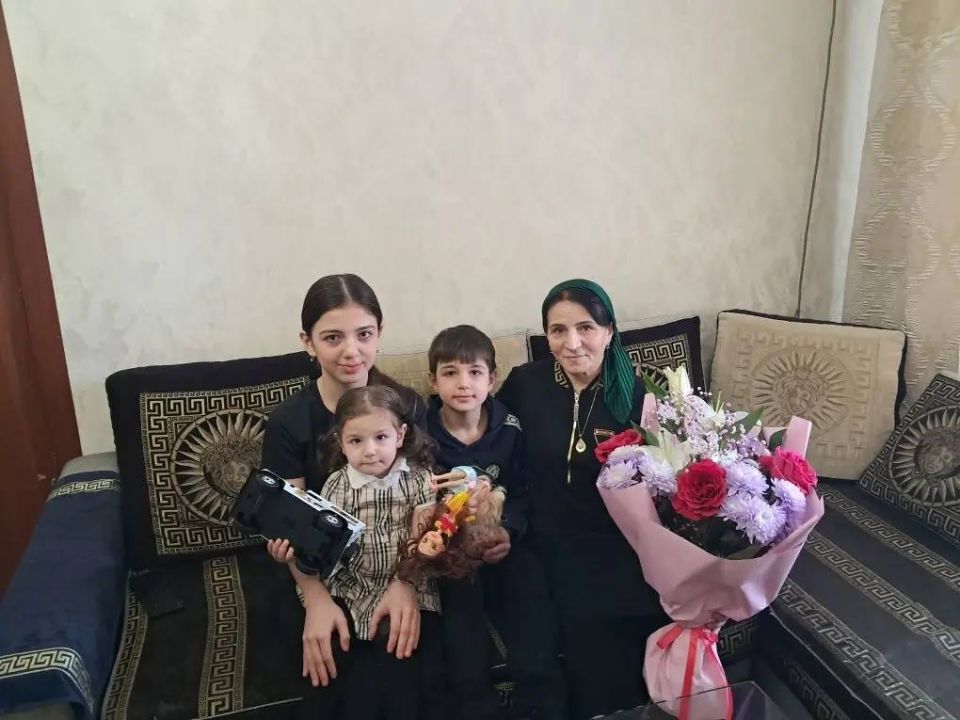 В день Международного женского дня — 8 Марта — руководство Управления транспорта, связи и дорожного хозяйства, совместно с руководителями подведомственных учреждений, от имени Главы г. Махачкалы Салавова Д.Ш., поздравили... В день Международного женского дня — 8 Марта — руководство Управления транспорта, связи и дорожного хозяйства, совместно с руководителями подведомственных учреждений, от имени Главы г. Махачкалы Салавова Д.Ш., поздравили...