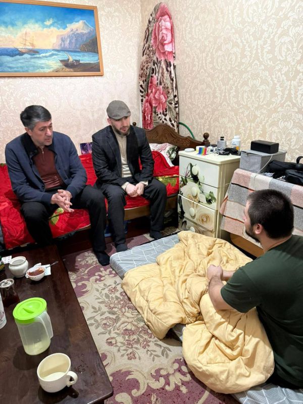 В Международный женский день начальник Управления муниципального жилищного контроля администрации г. Махачкалы Малачиев Заур Юсупович поздравил Суайбат Магомедовну, передав слова благодарности и признательности от имени... В Международный женский день начальник Управления муниципального жилищного контроля администрации г. Махачкалы Малачиев Заур Юсупович поздравил Суайбат Магомедовну, передав слова благодарности и признательности от имени...