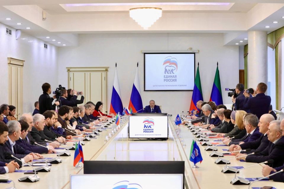 Председатель Правительства Дагестана Абдулмуслим Абдулмуслимов принял участие в заседании Президиума Регионального политического совета Партии «Единая Россия»