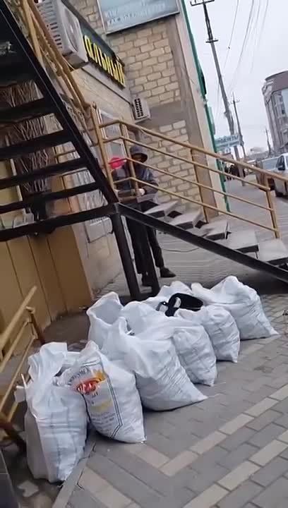 В Дербенте продолжается работа по сносу незаконных конструкций на муниципальной территории